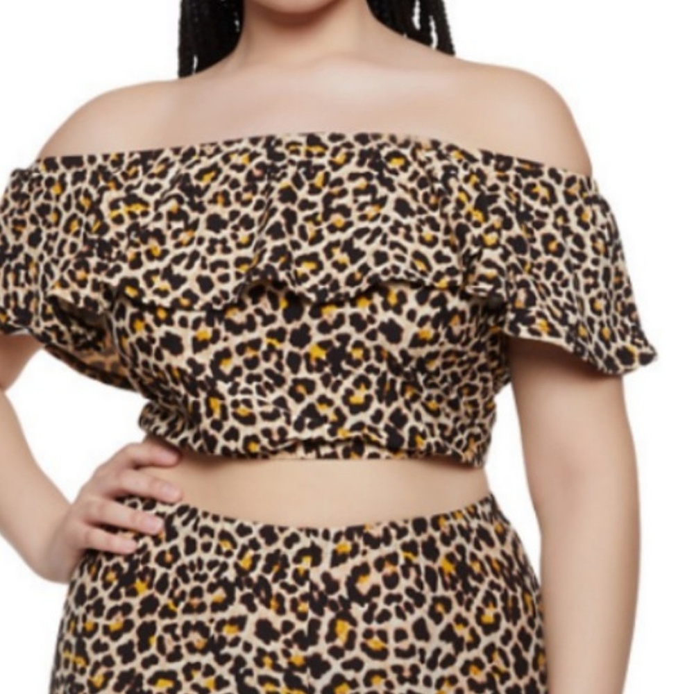 ➕ Leopard Print Off Shoulder Crop & Pant Set - Picture 4 of 7